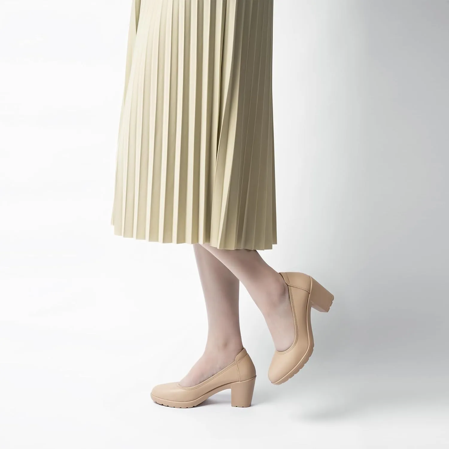 Women's Pumps with Arch Support, Chunky Closed Round Toe Block Heels for Women, Comfortable Low Heel Work Dress Shoes